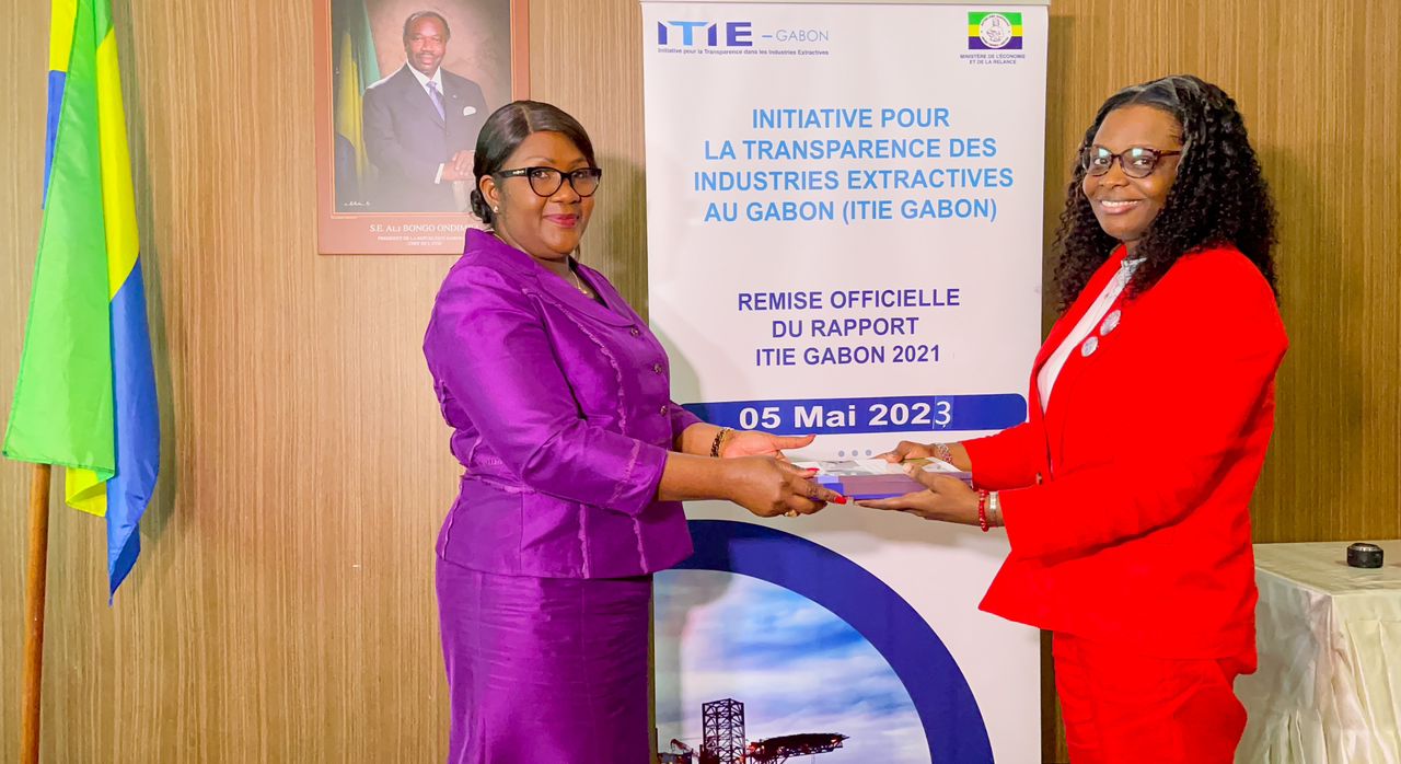 Remise officielle du Rapport ITIE Gabon 2021 au Ministre de l'Economie et de la Relance